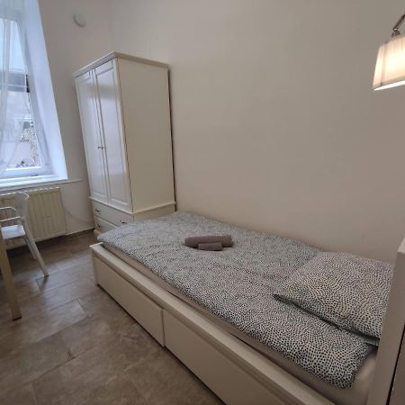 Room With Privat Shower In 3 Rooms Apartment Wiedeń Zewnętrze zdjęcie