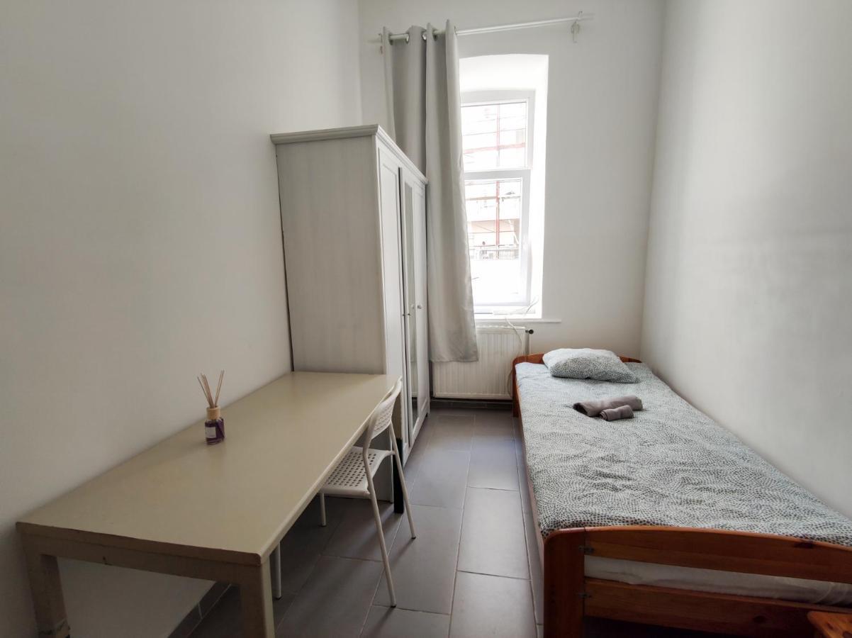 Room With Privat Shower In 3 Rooms Apartment Wiedeń Zewnętrze zdjęcie
