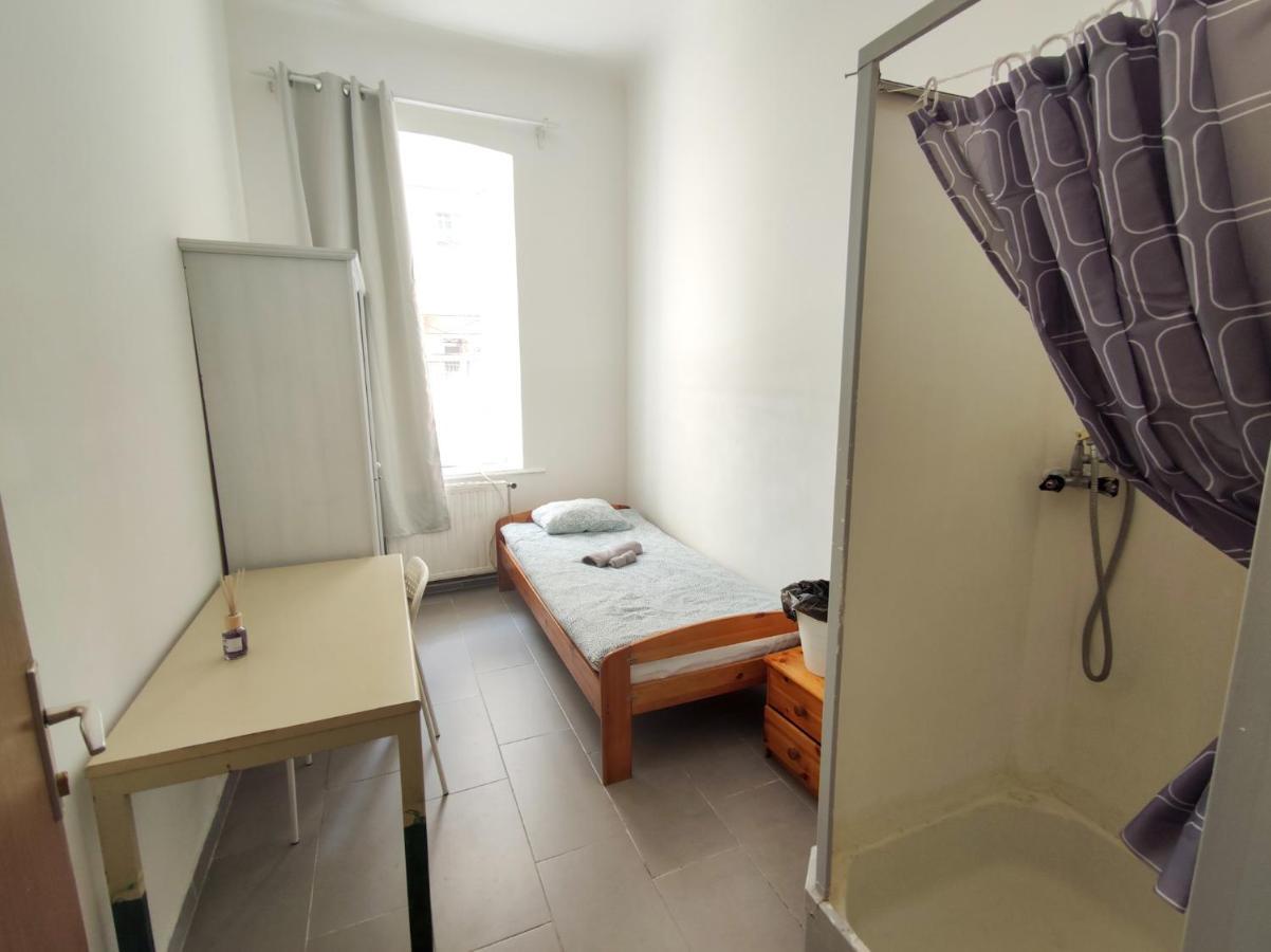 Room With Privat Shower In 3 Rooms Apartment Wiedeń Zewnętrze zdjęcie