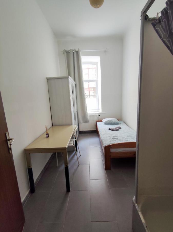 Room With Privat Shower In 3 Rooms Apartment Wiedeń Zewnętrze zdjęcie
