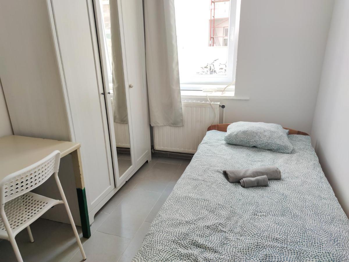 Room With Privat Shower In 3 Rooms Apartment Wiedeń Zewnętrze zdjęcie