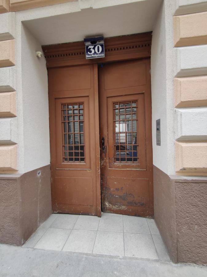 Room With Privat Shower In 3 Rooms Apartment Wiedeń Zewnętrze zdjęcie