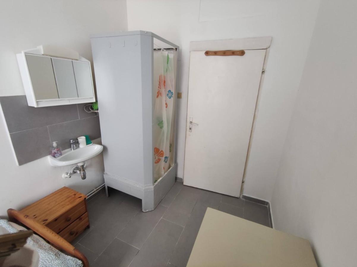 Room With Privat Shower In 3 Rooms Apartment Wiedeń Zewnętrze zdjęcie
