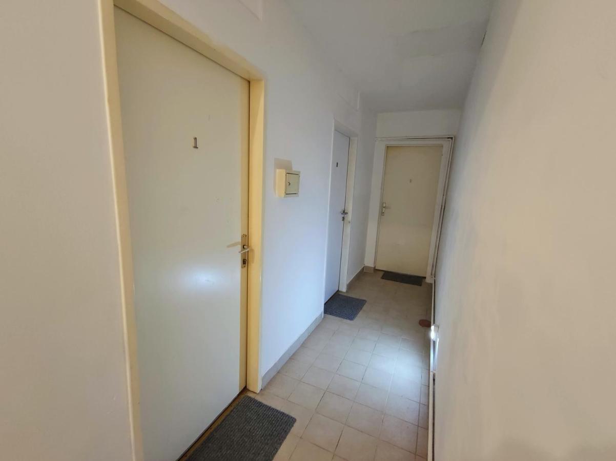 Room With Privat Shower In 3 Rooms Apartment Wiedeń Zewnętrze zdjęcie