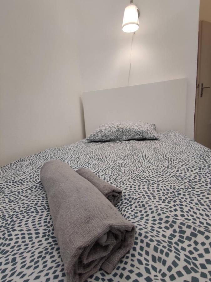 Room With Privat Shower In 3 Rooms Apartment Wiedeń Zewnętrze zdjęcie