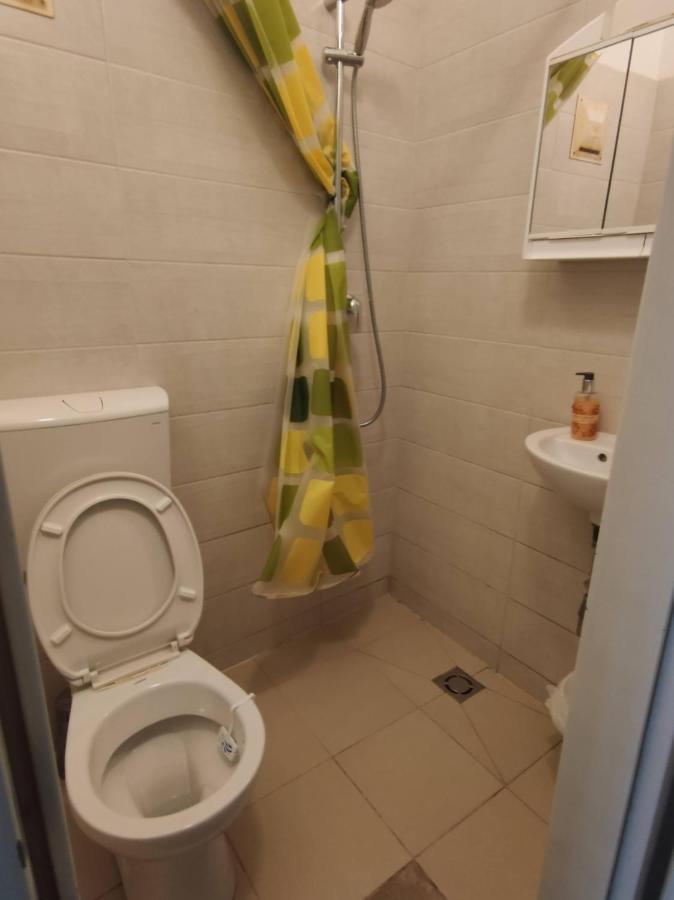 Room With Privat Shower In 3 Rooms Apartment Wiedeń Zewnętrze zdjęcie