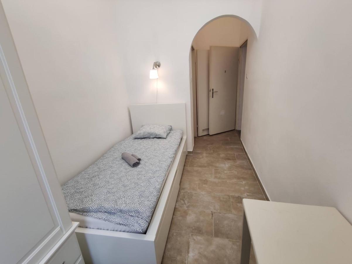 Room With Privat Shower In 3 Rooms Apartment Wiedeń Zewnętrze zdjęcie
