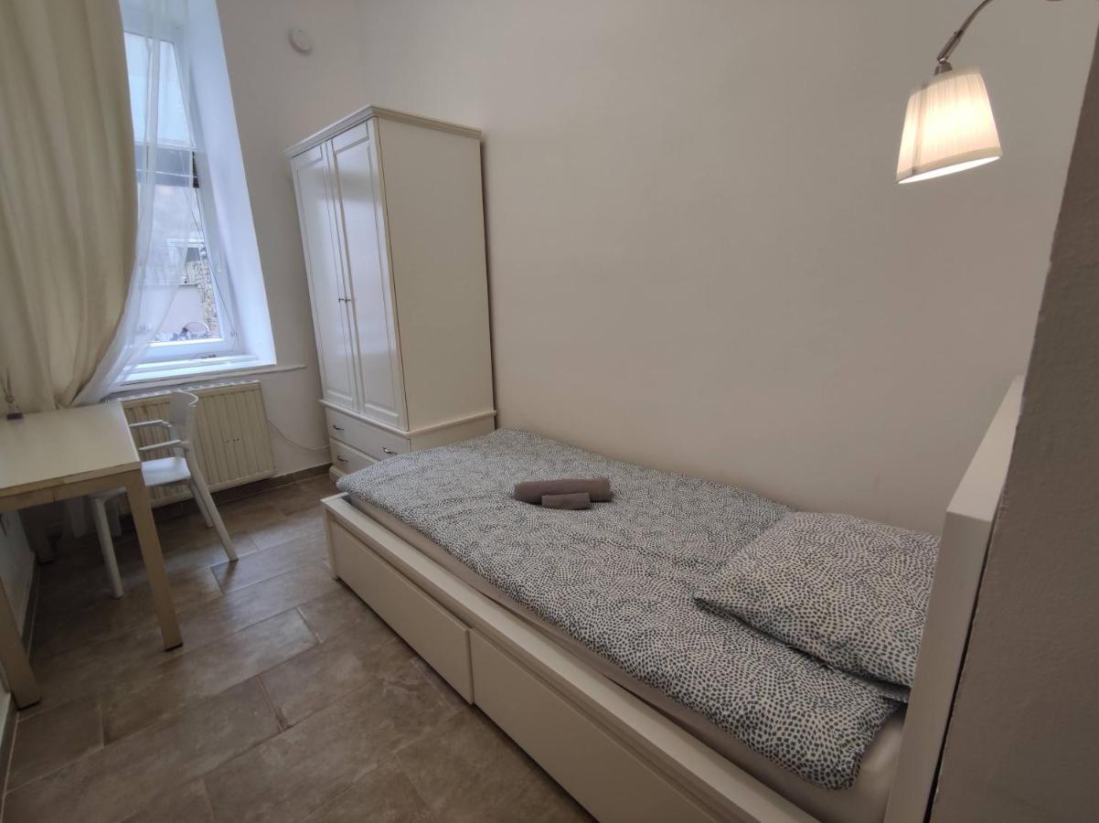 Room With Privat Shower In 3 Rooms Apartment Wiedeń Zewnętrze zdjęcie